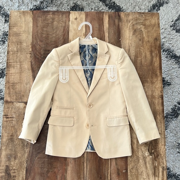 Boys Cream Suit size 6 - Picture 2 of 3